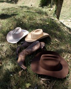 give us all the cowboy hats 🤎🐎🪵🍂 #coastalcowboy #cowboyhats #cowboyhat #cowboystyle #westernstyle #westernboutique #westernlifestyle Miley Stewart, Texas Ranch, Western Boutique, Super Rich Kids, Yee Haw, The Cowboy, Southern Comfort, Rich Kids