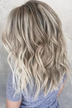 Full Ash Blonde Highlights On Brown Hair, Icy Blonde Highlights, Blonde Foils, Beige Blonde Hair, Blond Balayage, Ash Blonde Hair, Icy Blonde, Beige Blonde, Hair Help