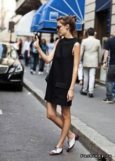 nice 15 Ways To Style Your Oxford Shoes, #Oxford #Shoes #Style #Ways,15 Ways To Style Your Oxford Shoes Check more at http://www.womennewfashions.com/outfits/15-ways-to-style-your-oxford-shoes.htm How To Wear Oxford Shoes, Casual French Style, Slingback Chanel, French Style Outfits, Espadrilles Chanel, Oxfords Outfit, Style Parisienne