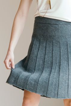 Tailored details make this knitted skirt by Ann Budd truly fantastic: From its comfortable-to-wear elastic waist and dart shaping from waist to upper hip, to the flare of its textured pleats and subtly scalloped lower edge, this skirt is universally flattering and a versatile addition to your wardrobe—if the thought of knitting a skirt hasn’t appealed to you before, this is the one to cast on. Skirt Patterns Free, Aran Dress, Knit Skirt Pattern, Knit Skirts, Skirt Pattern Free, Vintage Vogue Patterns, Skirt Patterns, Crochet Skirt Pattern, Knitting Sweater