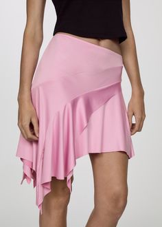 Asymmetric ruffled skirt Asymmetrical Ruffled Skirt, Floral Beach Wear, Tango Skirt, 2000s Fashion Trends, Short Design, Soft Dress, Rose Pastel, Ruffled Skirt, Asymmetrical Design