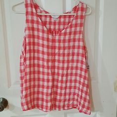 Nwot Lightweight And Cool Feel Casual Summer Plaid Tops, Casual Plaid Summer Tops, Plaid Tops For Beach Outings In Spring, Plaid Tops For Beach And Spring Season, Plaid Tops For Spring, Spring Casual Tops For Picnic, Casual Summer Tops For Picnic, Casual Tops For Spring Picnic, Red Summer Tops For Picnic