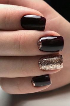 Black Nails With Glitter, New Years Eve Nails, Gold Glitter Nails, Gold Nail, Her Nails, Black Nail Designs, Super Nails, Nail Designs Glitter, New Year's Nails