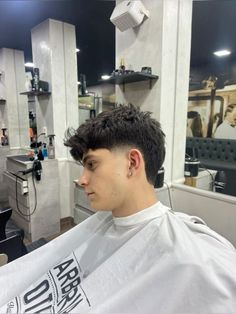 15 cortes de cabello para hombres que serán tendencia en 2024 88 Cortes De Cabello, Taper Fade Haircut, Modern Mullet, Haircuts For Wavy Hair, Mens Haircuts Fade, Corte De Cabelo Masculino, Fade Haircut