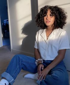 Short Curly Haircuts Mixed Women, 2023 Hair Trends For Curly Hair, Rizo Haircut, Short Type 3 Curly Hair, Short Curly 3c Hair, Short Curly Haircuts 3b, Short Curly Hair Outfit, Curly Girl Outfits