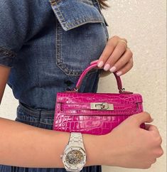 Pochette Outfit, Hermes Kelly Pochette, Monochromatic Photography, Kelly Pochette, Super Rich Kids, Rich Girl Lifestyle, Outfit Pink, Bag Aesthetic