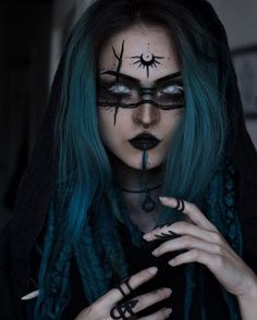 Pagan Makeup, Dark Fairy Makeup, Dark Fairy Costume, Viking Makeup, Witchy Makeup, Halloween Makeup Ideas, Cool Halloween Makeup