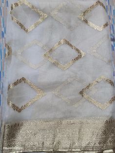 More wedding dupatta and accessories here in our collection https://www.etsy.com/in-en/shop/KabiraCreations?ref=related&listing_id=1077422871#items A beautiful white soft organza dupatta with intricate Banarasi work.  Choose from our range of exquisitely designed and curated dupattas, each piece is designed to perfection with intricate detailing that lends an aura of grandeur to your outfits. Specification Material- Soft Organza Banarasi  Length- 2.25 meters All over Banarasi motifs  * Note: our