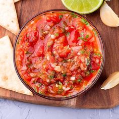 A salsa recipe that will make you think you are at an authentic Mexican restaurant when you make this at home. Canned Stewed Tomatoes, Freezing Cilantro, Restaurant Style Salsa, How To Make Salsa, Salsa Recipes, Stewed Tomatoes, Homemade Salsa, Chips And Salsa, Healthy Dinner Ideas