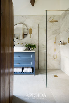 Award-winning Lapicida Antique Marble Calacatta Oro porcelain is perfect and practical for luxury bathrooms. Vanity Unit Bathroom, Large Tile Bathroom, Marble Calacatta, Unit Bathroom, Large Format Tiles, Marble Bathroom Designs, Natural Stone Bathroom, Marble Tile Bathroom, Victorian Bathroom