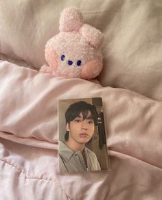 bts jungkook photocard aesthetic Jungkook Photocard Aesthetic, Bts Core Aesthetic, Bts Photocards Aesthetic, Jungkook Pink Wallpaper, Photocards Aesthetic, Photocard Aesthetic, Photocards Bts, Army Life, Magic Aesthetic