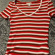 Never Worn And Super Cute Forever 21 Striped Cotton Tops, Casual Striped Tops From Forever 21, Forever 21 V-neck Cotton Tops, 21 Shirt, Forever 21 Shirts, Forever 21 Tops, Shirt Color, Colorful Shirts, Forever 21