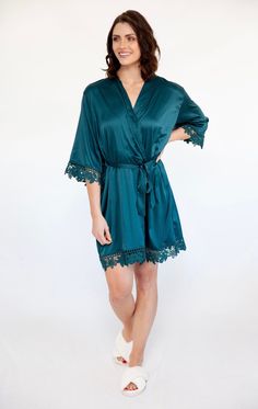 These dark teal bridesmaid robes are absolutely gorgeous! They are brand new in our lineup of colors, and unique to Etsy because we had this color custom made by our supplier! It's very similar to forest in the depth of color, but just blue enough to make it teal and not emerald. Please take a look at all of our photos to see the difference! Also, we now carry all 3 children's robes in this beautiful color! Mix and match colors to to complement your wedding style.  Simply choose the sizes, color Dark Teal Bridesmaid, Bachelorette Outfit Themes, Teal And Grey Wedding, Dark Teal Weddings, Bridesmaid Robes Blue, Bridal Dressing Gown, Bridesmaid Robe Personalized, Teal Bridesmaid, Teal Bridesmaid Dresses