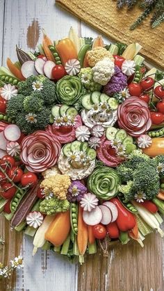 Healthy Food Charcuterie Board Meats, Home Inspo Exterior, Home Inspo Minimalism, Amazing Food Platters, Vegetable Platter, Party Food Buffet, Charcuterie Inspiration, Charcuterie Platter, Party Food Platters