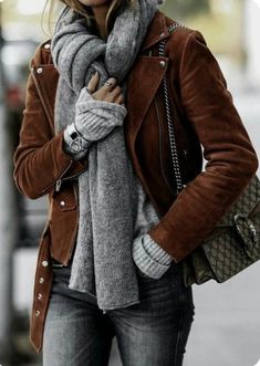 Fashion Trends Winter, How To Wear Scarves, 가을 패션, Fashion Mode, Sling Bag, Autumn Winter Fashion