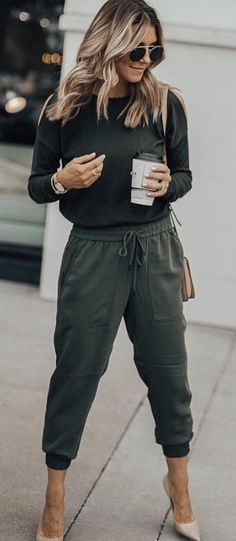 Jogger Pants Outfit Women, Womens Grey Sweater, Classy Fall Outfits, Jogger Pants Outfit, Cozy Fall Outfits, Joggers Outfit, Outfit Women, Pull & Bear