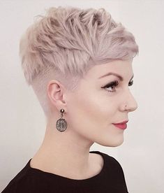 Very Short Pixie Cuts, Pixie Cut With Undercut, Cute Short Haircuts, Short Pixie Cut, Pixie Haircuts, Hairstyles Long, Short Hairstyle