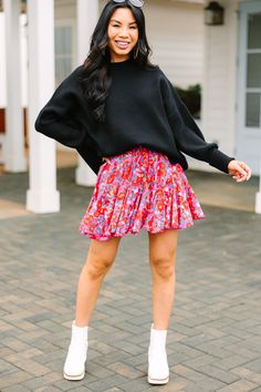 This floral skort is just so cute! The print and colors are fabulous for fall! The elastic waistband keeps this ruffled hem skort super comfy! This skort is going to look amazing this fall season with your favorite over the knee boots or little heeled booties! This skort features an elastic waistband, a floral print, a ruffled hem, and a shorts lining. Material has no amount of stretch.Cindy is wearing the small. Casual Ruffled Skirt For Fall, Flowy Multicolor Skirt For Fall, Skirt And Sweatshirt Outfit, Floral Skirt Outfits, Skirt Outfit Fall, Skort Outfit, Pink Floral Skirt, Outfits Dressy, Make My Day