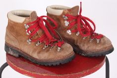 vintage hiking boots brown leather uppers original red laces metal D-ring eyelets black rubber Vibram sole classic mountaineer style 1970s/80s original vintage, not reproduction or reissue Size 7 men/9 ladies good vintage condition. no serious flaws to note. the are pre-owned, vintage boots-not new. some light age appropriate wear. good soles. Please ask questions before purchasing, all sales are final. Vintage Hiking Boots, Vintage Hiking Outfit, Timberland Leather Boots, Brown Hiking Boots, Vintage Tuxedo, Vintage Boots, Brown Leather Boots, Red Lace, Fall Shoes