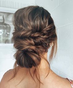 Updo Brunette, Brunette Updo, Wedding Hair Brunette, Special Event Hair, Curly Hair Trends, Beach Wedding Hair, Peinados Recogidos