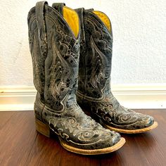 Women's Corral Cowgirl Boots Intricate, Stylish, Distressed Black Leather Cutout Snakeskin Textured Square Toe 1.25" Heel Black With White Stitching Corral Cowgirl Boots, Corral Boots, Boots Square Toe, Cowgirl Boots, Vintage Shoes, Black Heels, Cowboy, Black Leather, Stitching