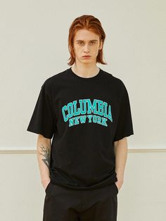 This is a casual and comfortable t-shirt by Columbia University that is made out of high quality and sturdy fabric. With unique design detail and trendy mood, you can style it for your casual and young daily outfit.- Semi oversized silhouette- Graphic print on the front - USA Flag Side Point label Columbia T Shirts, Cool Black Cotton T-shirt, Black Top With Graphic Print, Casual Style, Oversized Crew Neck College Style T-shirt, Black Short Sleeve College Style T-shirt, Black Graphic Print T-shirt For College, Black College Style T-shirt For Streetwear, Black Relaxed Fit T-shirt For College, Oversized Black College Style Top