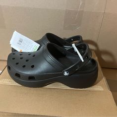 New With Tags Crocs Platform Women Clog Womens Size 10 Black Synthetic Clogs With Cushioned Footbed, Crocs Clogs Outfits Style, Crocs Platforms, Crocs Platform, Clogs Outfits, Platform Crocs, Black Crocs, Shoes Crocs, Crocs Black