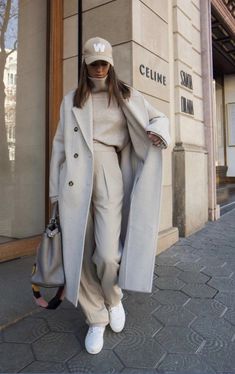 Europe Winter Outfits, Transitional Fashion, Nyc Outfits, New York Outfits, Monochromatic Outfit