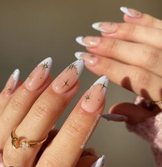 Nails Acrylic Inspo Medium, White French Tip With Gold Stars, Almond Star Nails Designs, Stars On Nails Design, Cute French Tip Nails Almond, White Nails With Gold Stars, Nail Art Designs Stars, Star Nails With French Tip, French Manicure With Stars