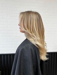 Airtouch Highlights, Layered Haircut and Blowout by @LillieMae.Hair 📍The Canvas Salon Blonde Layered Hair, Summer Blonde Hair, Trendy Hairstyle, Hair 2024, Blonde Hair Inspiration, Blonde Hair Looks, Layered Haircut