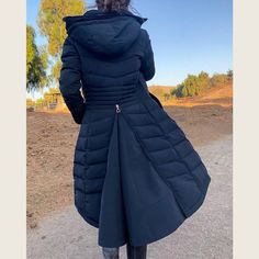 The ultimate winter coat with a plush duck-down filling to keep you warm and cozy on and off the horse. Our down coat features a detachable hood and two leg straps to keep the coat in place while riding. The dual front paneling, two double stirrup zippers down the front, and a long zipper down the back create a unique and extra-flattering silhouette and allow for more comfort while riding. Breeches Men, Riding Bag, Black Duck, Best Winter Coats, Riding Shirts, Bridle Bag, Riding Tights, Leg Straps, Duck Down Jacket