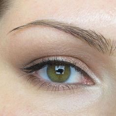 Gold Eyeshadow Looks, Easy Winged Eyeliner, Eyeshadow For Green Eyes, Bentuk Alis, Rose Gold Eyeshadow, Winged Eyeliner Tutorial, Permanent Eyeliner