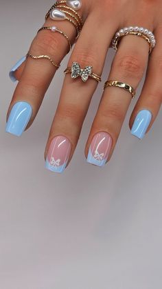 Blue With White French Tip Nails, Fun Light Blue Nails, Nail For School Student, Nail Art French Tip Designs Sparkle, French Tip Nail Designs For Short Nails, Short Square Acrylic Nails Light Blue, Back To School Nails Acrylic Short Pink, New Set Nails, Back To School Square Nails