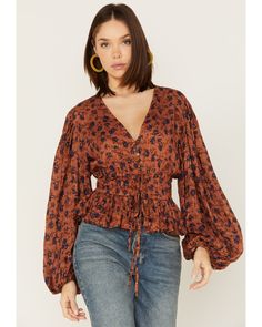 Fall V-neck Blouse With Blouson Sleeves, Fitted Long Sleeve Peasant Top For Fall, Casual V-neck Peasant Top For Fall, Brown Long Sleeve Tops With Blouson Sleeves, Chic V-neck Peasant Top For Fall, Brown Long Sleeve Peasant Top For Fall, Free Spirited Woman, Wardrobe Style, Khloe Kardashian