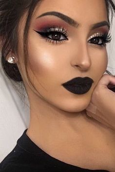 Prom Makeup Looks That Will Make You the Belle of the Ball ★ See more: http://glaminati.com/prom-makeup-looks/ Winter Make Up, Make Up Designs, Alat Makeup, Makeup Tip, Wedding Makeup Tips, Prom Makeup Looks, Make Up Inspiration, Hair Straighteners Flat Irons, Black Lipstick