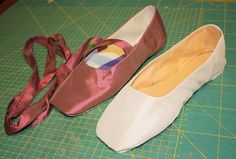 Romantic Shoes, Handmade Shoes Pattern, Homemade Shoes, Make Your Own Shoes, Century Shoes, Historical Shoes, Doll Shoe Patterns, Heels Patterns