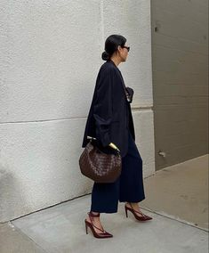 Belle Silhouette, Chic Outfit, Looks Chic, Sporty Chic, Stylish Fashion, Work Fashion, Fashion Street, Outfits Casuales