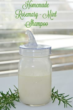 Homemade Rosemary Mint Shampoo Recipe - Mom 4 Real Rosemary Mint Shampoo, Baking Soda Shampoo Recipe, Mint Shampoo, Baking Soda Water, Sunburn Relief, Shampoo Recipe, Homemade Deodorant, Homemade Shampoo, Hair Cleanser