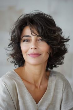 Women Over 40 Are Choosing These Short Hairstyles to Look Younger Wavy Haircut Ideas Short, Short Curly Hair Cuts For Women, Pin Curls Short Hair, Short Wavy Haircuts, Shaggy Short Hair, Crop Hair, Chin Length Hair