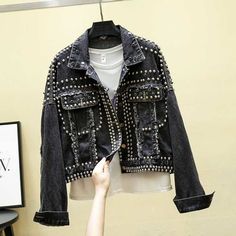 Studded Denim Jacket, Ladies Short Jackets, Streetwear Jeans, Womens Jackets Casual, Studded Denim, Black Denim Jacket, Short Jeans, New Students, Denim Jacket Women