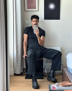 Scorpio Man Aesthetic, Black Outfit Inspiration, Scorpio Man, Man Aesthetic, Guys Fits, Minimalistic Aesthetic, Entrepreneur Fashion, Street Fashion Men Streetwear, Mens Outfit Inspiration