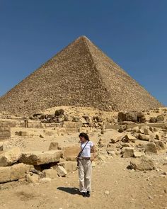 a woman standing in front of the great pyramid