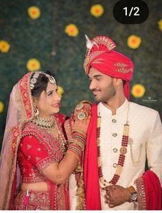 Wedding Jaimala Bride Groom, Jaimala Couple Poses, Shadi Poses For Couple, Jaimala Photography, Couple Pose Wedding Photo Ideas, Copel Photos, Copal Photo, Photo Poj, Couple Wedding Dress Indian Hindu