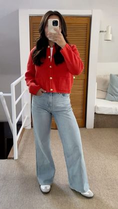 Neutral Jeans Outfit, Jeans And Sambas Outfit, Samba Outfit Winter, Copenhagen Fall Style, Samba Winter Outfit, Adidas Samba Outfit Winter, Samba Classic Outfit, Red Outfits Casual, Styling Adidas Samba