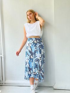 "★Product: - High quality Viscose Fabric. - Soft texture. - Wrap Skirt. It is suitable for any waist size. - Non-see Through. - It does not stick and does not itch. ★Style: - Relaxed Fit. - Mid-Calf Length - High Waist - Textile Belt ★ Model Size: -Waist62cm / 24.4\" -Hips85cm / 33.5\" -Bust75cm / 29.5\" -- Model is 165 cm / 5'5\" Model wears size S-M ★ Measurements(Product): S-M Length (front): 68cm/ 26,8\" Length (back): 84cm/ 33,5\" L-XL Length (front): 70cm/ 27,5\" Length (back): 86cm/ 33,8\ Envelope Skirt, Mid Calf Skirt, Midi Wrap Skirt, Viscose Fabric, Style Expert, Soft Texture, Wrap Skirt, A Line Skirt, Waist Size