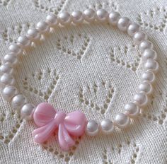 Bead Bracelet Inspo Aesthetic, Delicate Sweet Aesthetic Outfits, Cutecore Bracelet Ideas, Cute Adjustable Pearl Bracelet, Adjustable Cute Pearl Bracelet, Kawaii Beaded Bracelets, Pulseras Coquette, Kawaii Bracelets, Coquette Bracelets