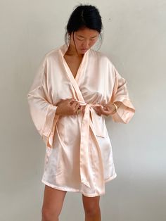 Vintage luxe 100% silk charmeuse kimono-style robe. Featuring gorgeous drape in blush pink, matching sash, side pockets, dropped shoulder and relaxed fit. Model is 5'10 size 2/4 Very Good Vintage Condition Bust up to 56 Hips up to 60 Shoulder 28 Sleeve 12 Length 36 == Pink Kimono, Hip Ups, Silk Robe, Vintage Studio, Kimono Style, Womens Robes, Silk Charmeuse, Sleepwear Robe, Engineered Garments