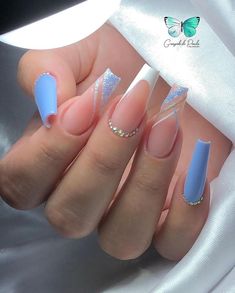 Inspirações pra você se apaixonar! 🥹🤌 Imagine você Aprender do Zero Alongamento em Fibra de Vidro com Decoração mesmo você sendo uma… | Instagram Blue And White Nails, Blue Acrylic Nails, Love Pattern, Coffin Press On Nails, Fake Nails With Glue, Nails French, Nail Arts, Gel Manicure, Long Acrylic Nails