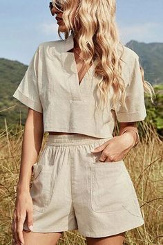 Two Piece Shorts Set Button Down, Short Shirt Coord Set, Minimal Stil, Pant Suits For Women, Linen Fashion, Pantsuits For Women, Crop Top And Shorts, Shorts Casual, Short Sleeve Cardigan