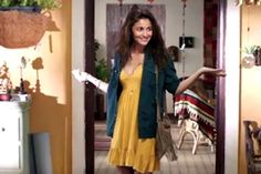 Dear Zindagi: 10 Outfits of Alia Bhatt You'd Want to Steal From The Film Alia Bhat From Dear Zindagi, Alia In Dear Zindagi, Dear Zindagi Alia Bhat, Bollywood Fashion In Movies, Alia Bhatt Dear Zindagi Outfits, Dear Zindagi Outfits, Alia Bhatt Dear Zindagi, Bollywood Theme Party